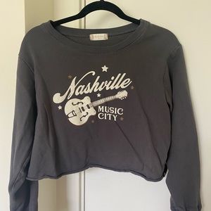Nashville cropped sweatshirt.